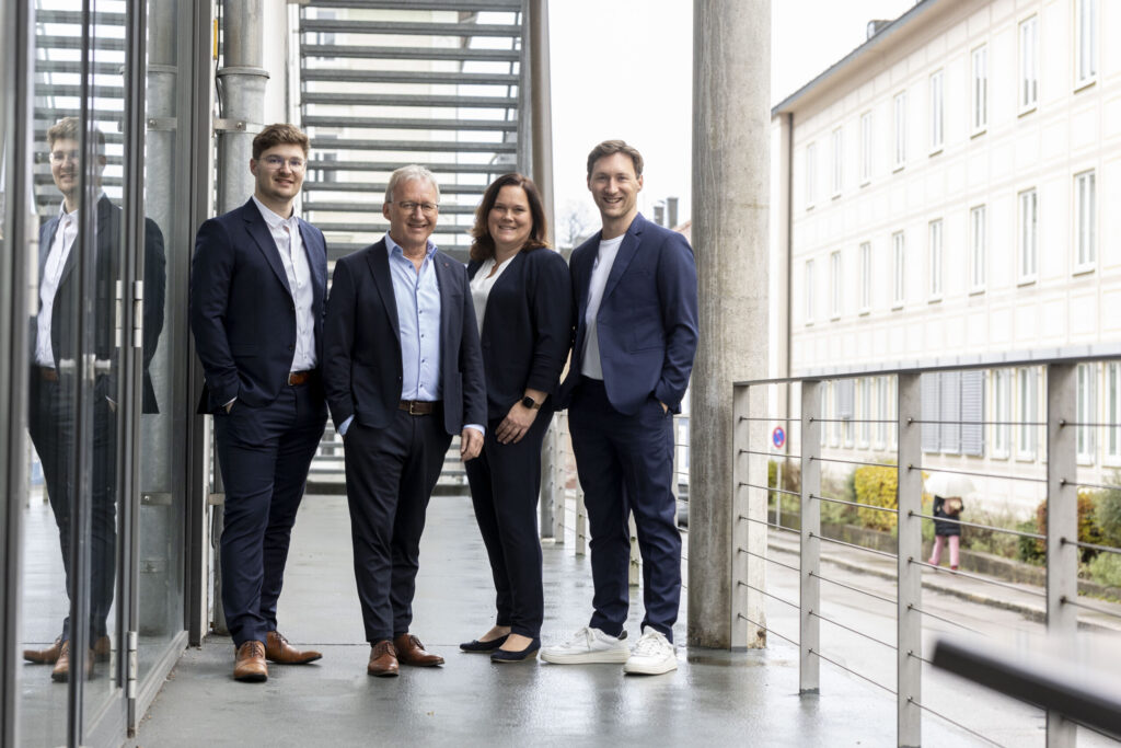 Das Team von Marktplatz Sanierung in Kempten – Gottfried Stadtmüller und sein Team begleiten Hausbesitzer im Allgäu persönlich durch die energetische Sanierung